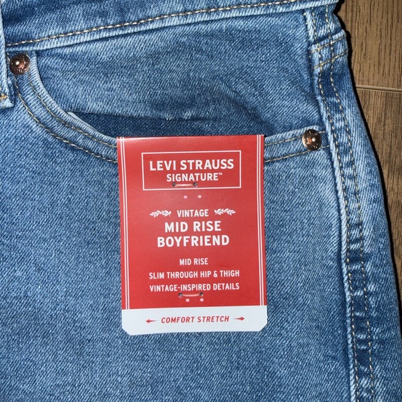 Levi's Women's Medium Blue Straight Jeans - Picture 3 of 5